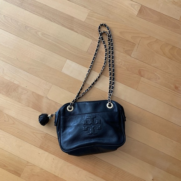 Authentic Tory Burch leather bag in mint condition - Picture 2 of 6